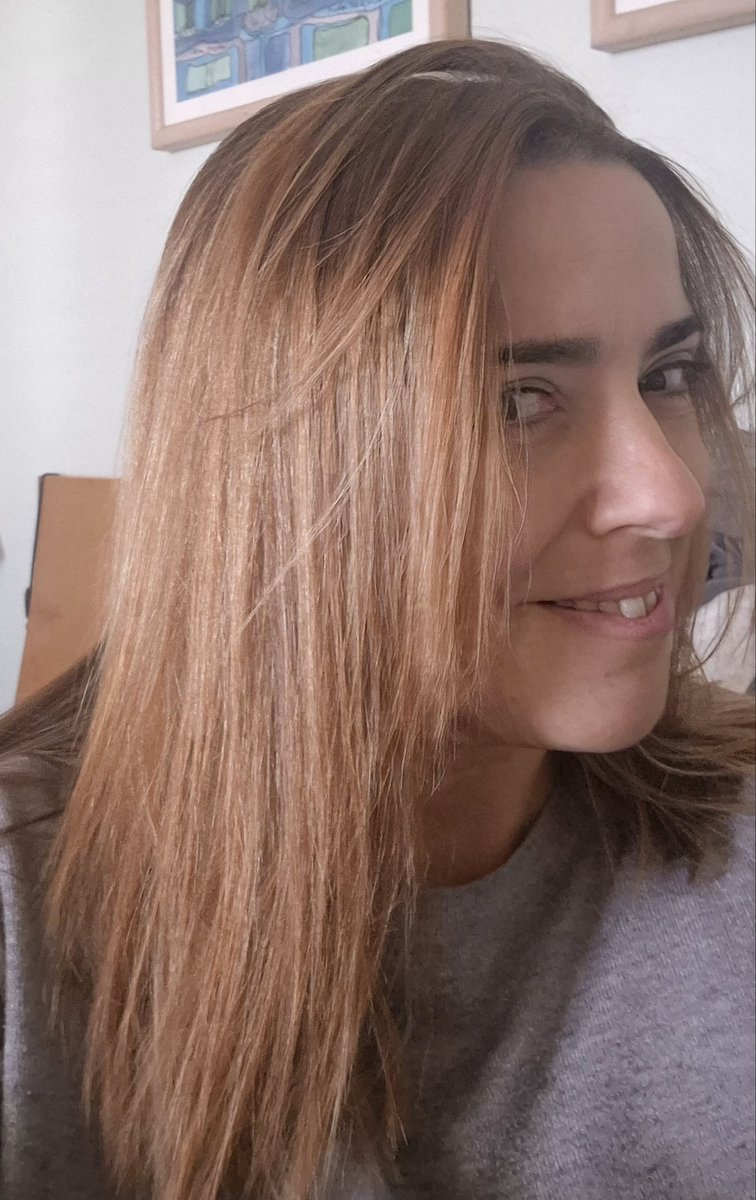 Ara que em puc moure més ( i ho he de fer) intento tornar a ser jo mateixa...avui peluqueria,a veure si demà puc fer les ungles, i aviat tornar a treballar😜💪🏽
Encara queden mesos de portar faixa i cuidar les cicatrius, pero feliç 🥰
#lipoabdominoplastia
#reducciódepits