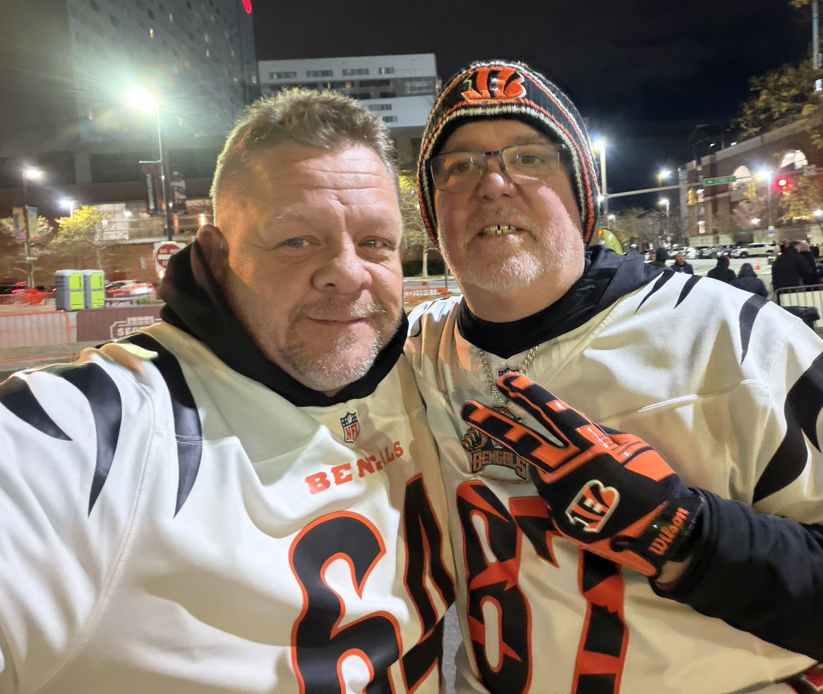 TonyDaTiger96's tweet photo. The drive home won't be as bad today! Great time in Baltimore, bringing home that much-needed Dub! WhoDey!Cincinnati Bengals #Bengals #TonyDaTiger #FanOfFans #BusinessTrip https://t.co/fRqVmSUr9x