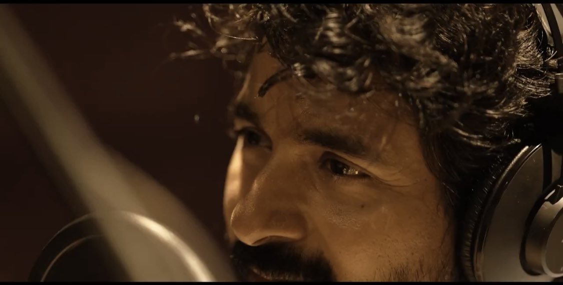 yourgirl5thid05's tweet image. dinner would always be on the table, house will be clean, i’ll raise your 3kids, I will set your hair daily, will make your bed , just give me one chance please SivaKarthikeyan please..