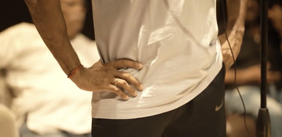 yourgirl5thid05's tweet image. dinner would always be on the table, house will be clean, i’ll raise your 3kids, I will set your hair daily, will make your bed , just give me one chance please SivaKarthikeyan please..