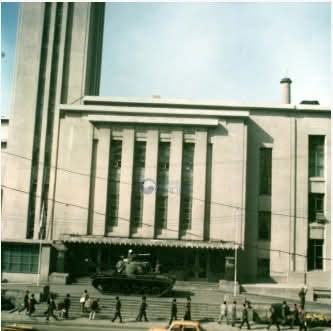 wpdlatm10's tweet photo. 한동수 변호사

한덕수 피고인은 1949년생으로 1970년 행정고등고시를 합격하고 
1971. 5. ~1974. 3. 용산 육군본부 행정병으로 근무했습니다.  

육본 근무 당시 박정희 정권이 
1972년 10월 17일 19시 비상계엄을 선포하고 

계엄군이 국회, 중앙선관위, 대학교 등을 봉쇄하고 
비상국무회의를 통해 
유신독재로 가는 과정을 생생히 목격하지 않았을까요? 

윤석열 정부 내내(2022. 5. 21.~ 2025. 5. 1.)
대체불가의 국무총리였습니다. 

윤석열 12·3 비상계엄은 
박정희 10·17 친위쿠데타를 모델삼은 것처럼 
부정선거 수사, 야당인사 체포 시도 등 여러 모로 빼닮았습니다. 

따라서 윤석열 친위쿠데타 전후 일련의 과정에서  

대통령에 의한 비상계엄이 무엇을 의미하고, 
어떻게 전개될 것인지, 
누구보다 잘 알고 있었을 것이라고 볼 수밖에 없습니다.