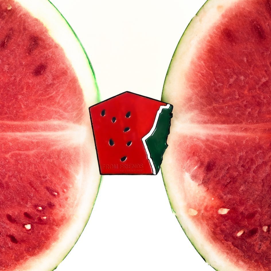 Imsunnyjae's tweet photo. GIVE AWAY ALERT
I'm giving away 3 pin Loud Fruit - From Friend by eaJ X Rockologist

Actually, I'm new to this Jars community, hi!
I respect how eaJ taught his fans to always spread awareness about humanity and respect each other as humans.
of course, his songs are masterpiece ! https://t.co/jwm02voZrp