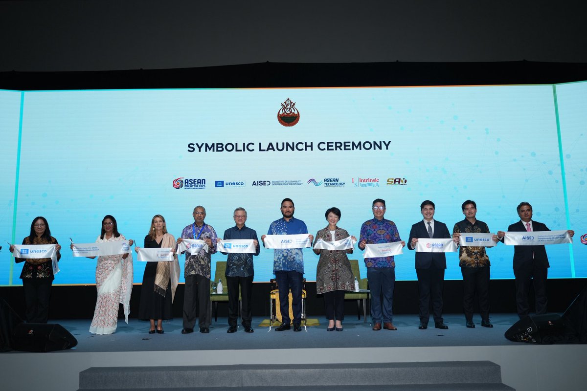 unescobangkok's tweet image. UNESCO &amp;amp; AISED launched the Southeast Asia Chapter of UNESCO #EENET in 🇲🇾, officiated by HRH Tengku Amir Shah, Crown Prince of Selangor.
 
A new step toward equitable, lifelong learning, building creativity, real-world problem-solving, and skills that turn ideas into impact. 🌱💼