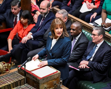 NorthernCleric's tweet photo. @Steven_Swinford " ... Losing control, yeah,
I'm all over the place
Clowns to the left of me
Jokers to the right
Here I am, stuck in the middle with you ... "
This Government are an utter disgrace #TakingUsForFools https://t.co/bsnrEgCUWL
