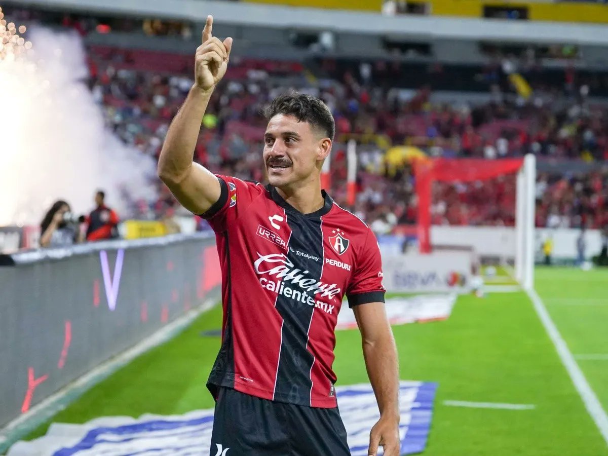 sugeridor's tweet photo. 🚨 SIN TITULARIDAD

Matías Cóccaro (28) culminó una temporada en la que volvió a no tener titularidad en el #Atlas. Sus números:

🔹Sólo fue titular en 1 de los 17 juegos
🔹Participó en 14 encuentros
🔹Marcó 1 solo gol https://t.co/aFmhpigF7p