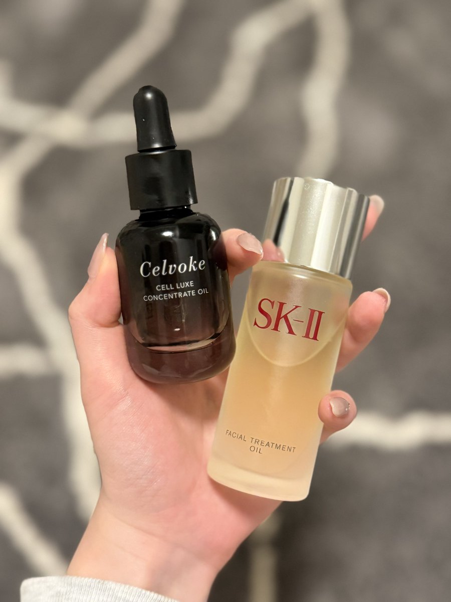 mrmrmron7's tweet image. 毎年この時期になると改めて実感するけど、化粧水の前後どちらかにオイル使うのやっぱり良いんだよな〜〜！！
これ続けてるとまじで肌がふかふかしてくるから楽しい。お気に入りはCelvokeとSK-IIでコイツらは朝使ってもベタつかないしむしろ乾燥崩れ防げるので絶対手放せん