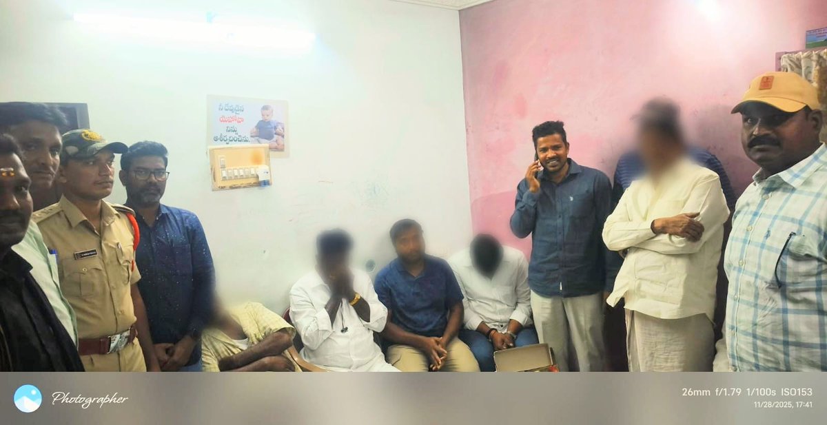 police_guntur's tweet image. //తెనాలి టూ టౌన్ పోలీస్ స్టేషన్ పరిధిలో పేకాట రాయుళ్ళపై టాస్క్ ఫోర్స్ బృందం దాడులు,.//
@APPOLICE100 
@HomeMinisterAP 
@AndhraPradeshCM 
@APDeputyCMO 
#CrimeControl
#GamblingRaid
#LawAndOrder
#PoliceAction
#PublicSafety
#TenaliTown
#CrimePrevention
#PoliceOperation