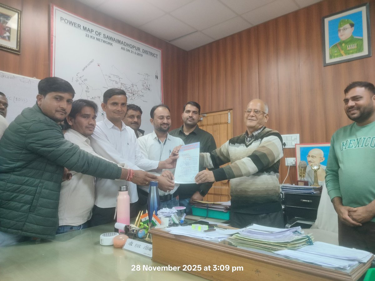 आज राजस्थान बिजली वर्कर्स फैडरेशन (एटक) के बैनर तले Occupational Safety and Health विषय पर सवाई माधोपुर के बिजली कर्मचारियों की बैठक आयोजित हुई।  इस दौरान नवगठित जिला कार्यकारिणी ने #सवाई_माधोपुर को #बिजली_दुर्घटना मुक्त बनाने का संकल्प लिया 
<a href="/RajCMO/">CMO Rajasthan</a> 
<a href="/artizzzz/">Arti Dogra</a>