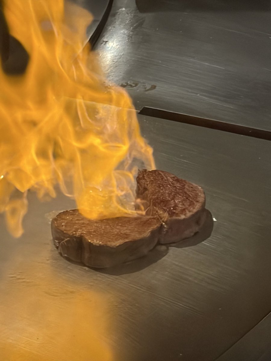 horsefield888's tweet image. 鉄板焼いろは
今日は店長がザブトンで作ってくれました。
ステーキの焼き加減はオススメで
とお伝え下さい。
強火でのミディアムレアに致します。
#https://r.gnavi.co.jp/g422201/?sc_lid=scl_sbtn_ln