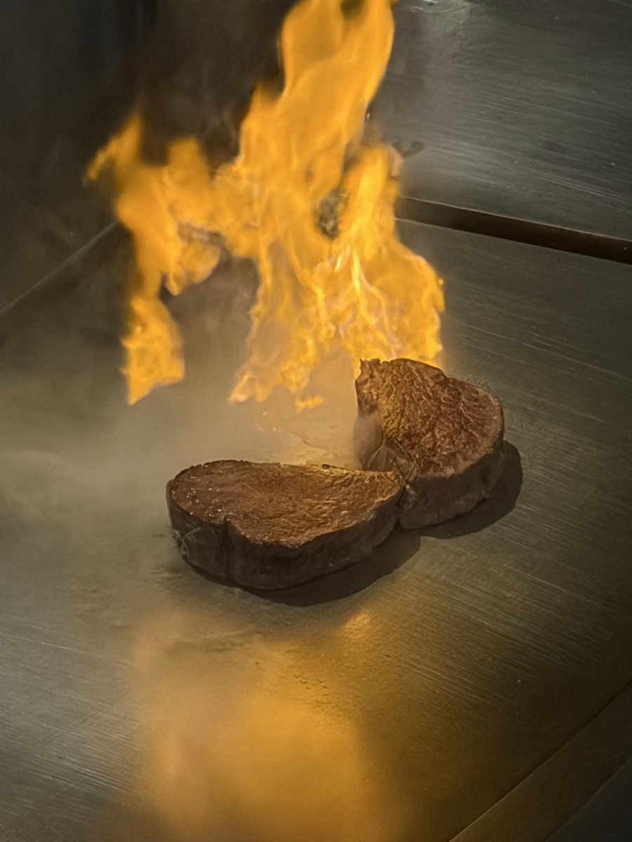 horsefield888's tweet image. 鉄板焼いろは
今日は店長がザブトンで作ってくれました。
ステーキの焼き加減はオススメで
とお伝え下さい。
強火でのミディアムレアに致します。
#https://r.gnavi.co.jp/g422201/?sc_lid=scl_sbtn_ln