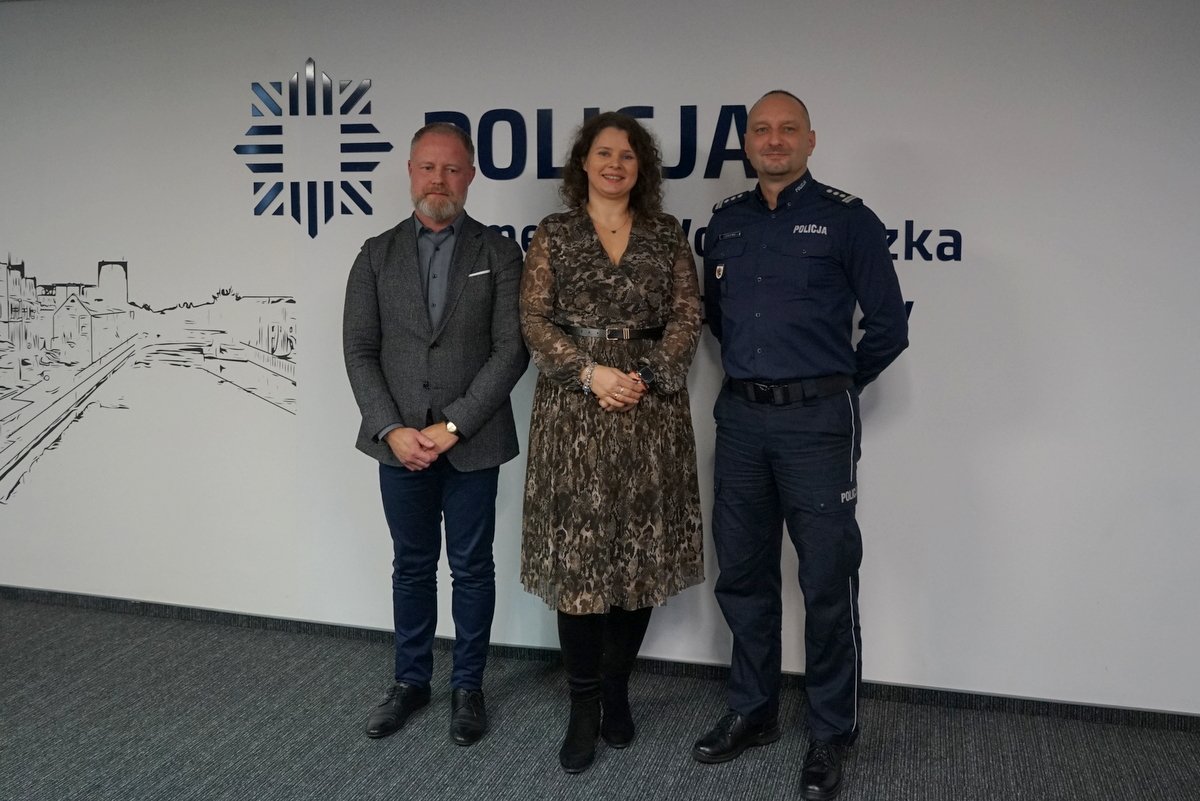 OIP_Bydgoszcz's tweet image. 🤝 Wspólnie dla bezpieczeństwa pracy! 👷‍♀️🛡️
Dziś w @KWPwBydgoszczy odbyło się spotkanie PIP z insp. Jakubem Gorczyńskim 🚔📚.
Omówiono szkolenia, wymianę doświadczeń i działania na rzecz bezpieczeństwa pracowników. 👮‍♂️👷‍♂️
👏 Dziękujemy za gościnność! ☕🤗

#PIP #Policja