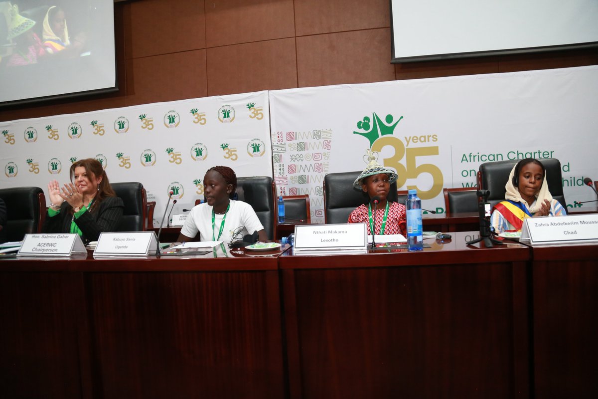 acerwc's tweet image. Le panel dirigé par les enfants addresse ses recommendations au Comité

&quot;Exiger des États membres qu’ils assurent la participation effective des enfants dans tous de prise de décision concernant les droits Bien-être de l’enfant.&quot; Zahra Abdelkerim Moussa, Chad🇹🇩

#ACRWC35