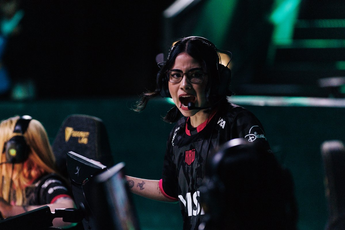 + de 25 torneos ganados ✅
1er IMPORT de LAN a LAS ✅
1ra y ÚNICA MEXICANA en llegar a un MUNDIAL ✅

y ahora, TOP 4 DEL MUNDO 👑

todos estamos muy orgullosos de ti <a href="/MonkiMonch/">KRÜ mmønch</a>, gracias por dejar en alto a la región y por inspirar a tantas personas. 🐐❤️‍🔥