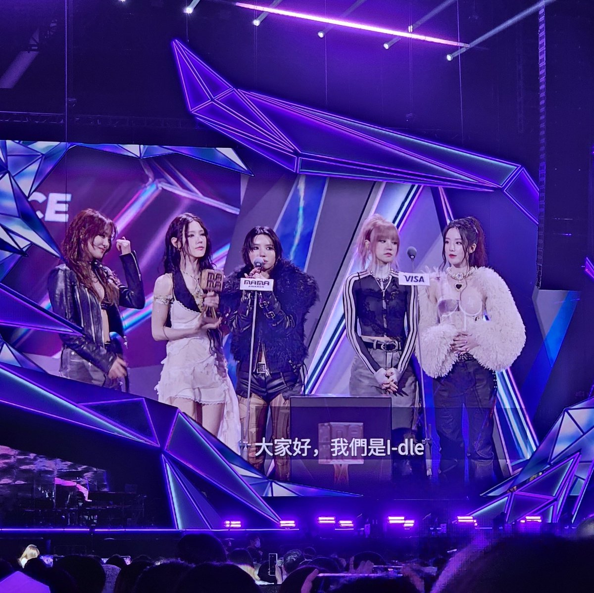 I-DLE receives the Fans' Choice award! #2025MAMA