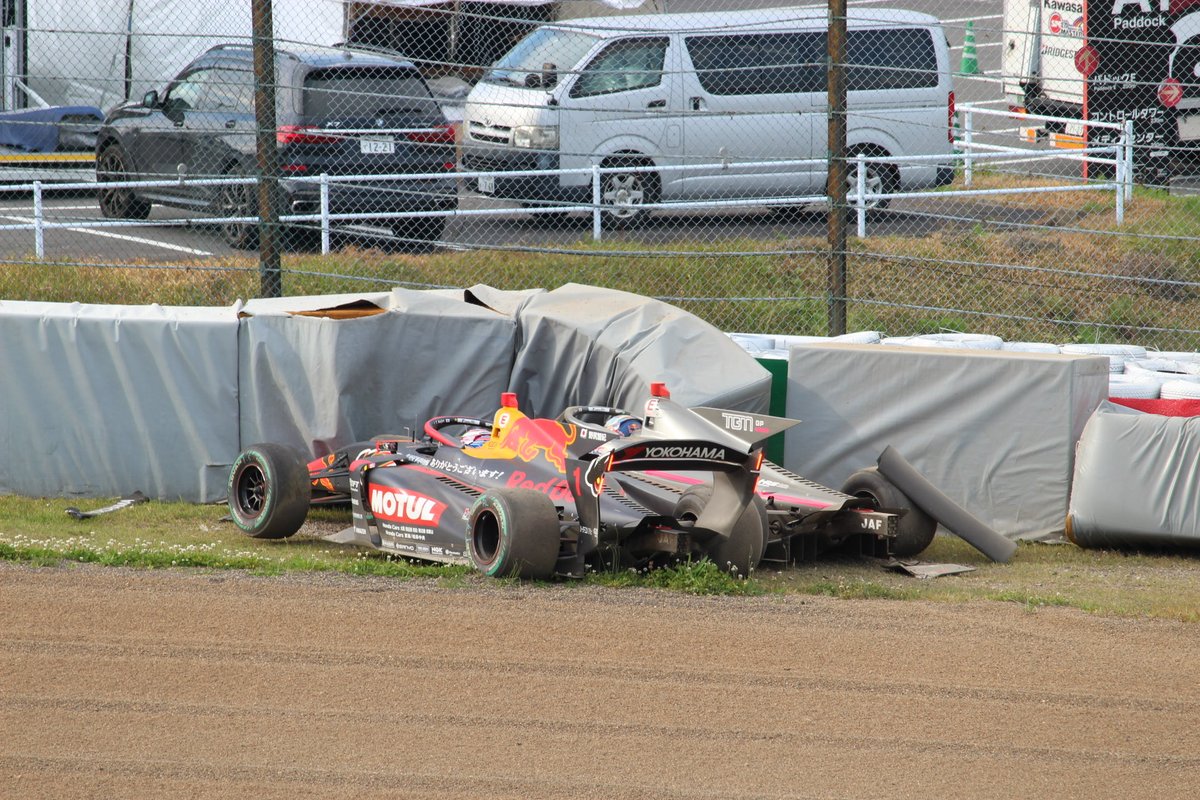 Kohei_4221MS's tweet image. #SFormula

初現場観戦の画像を掘り起こしてる。

この時は1人やったけど今は一緒に見る仲間も増えて楽しい！