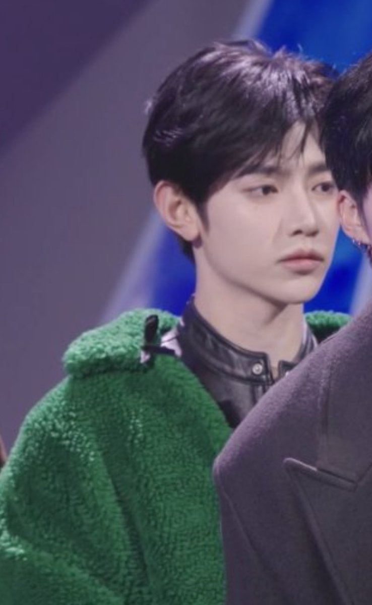 bae_hyeonsoo's tweet image. presenting to everyone the prettiest christmas tree: zhang hao