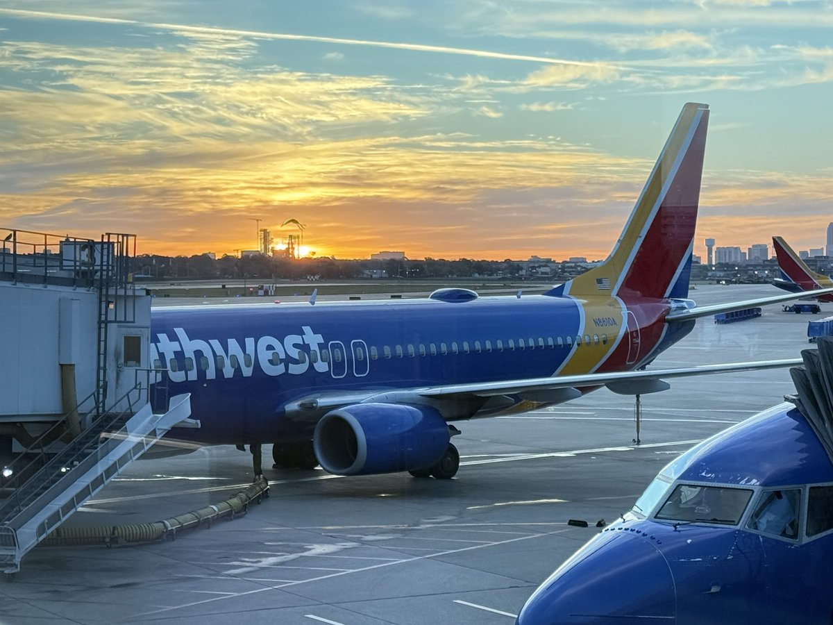 One last round trip of 2025…Headed to Burbank on a direct flight. Will drive the 62 miles from Bob Hope International Airport to Ventura Raceway to cover my 35th Turkey Night Grand Prix in 36 years. Looking forward to a great weekend of racing.

#Flight56  
#OneLastSpeedStar ✈️