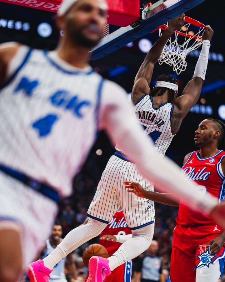 Jalen Suggs is trying his very best to recreate the LeBron and Wade photo📸 