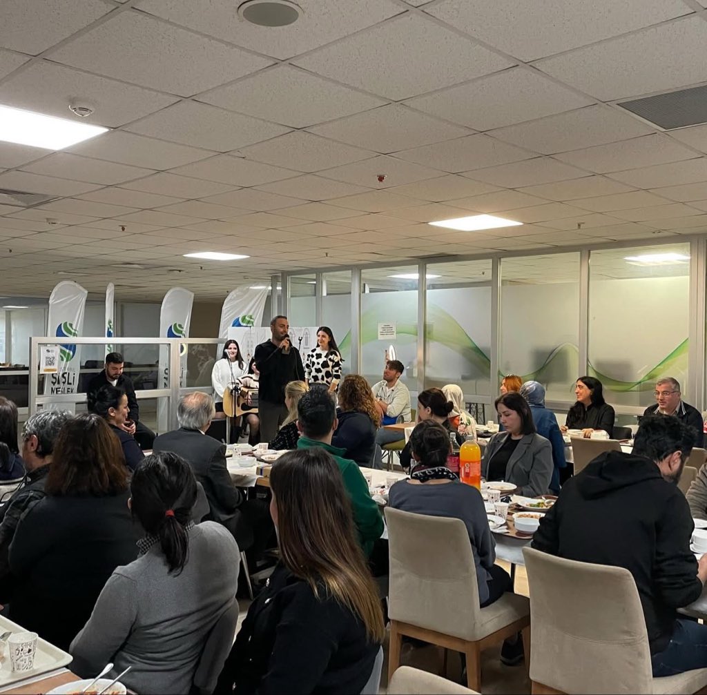 Öğretmenler Günü vesilesiyle akademik ve idari kadromuzla yemekte bir araya gelerek hem mesleğimizin anlamını bir kez daha hatırladık hem de yıl boyunca sürdürdüğümüz özverili çalışmaları birlikte kutladık.