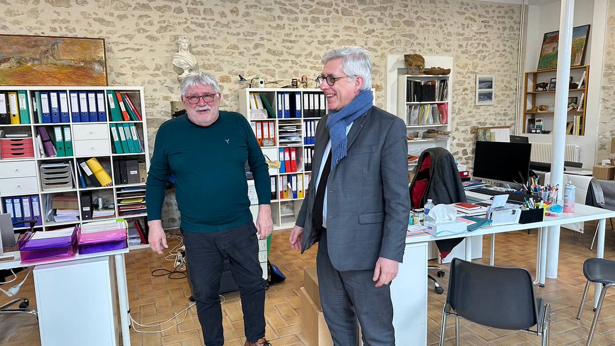 fredvalletoux's tweet photo. Avec Alain Poursin, maire d’#Ormesson, ce matin, pour évoquer les dossiers de sa commune, dont notamment la valorisation du site archéologique des Bossats.

Un patrimoine d’une richesse exceptionnelle que nous devons continuer à protéger et à faire connaître.
#EnCirco #Sud77 https://t.co/BE0I9Qp9ct