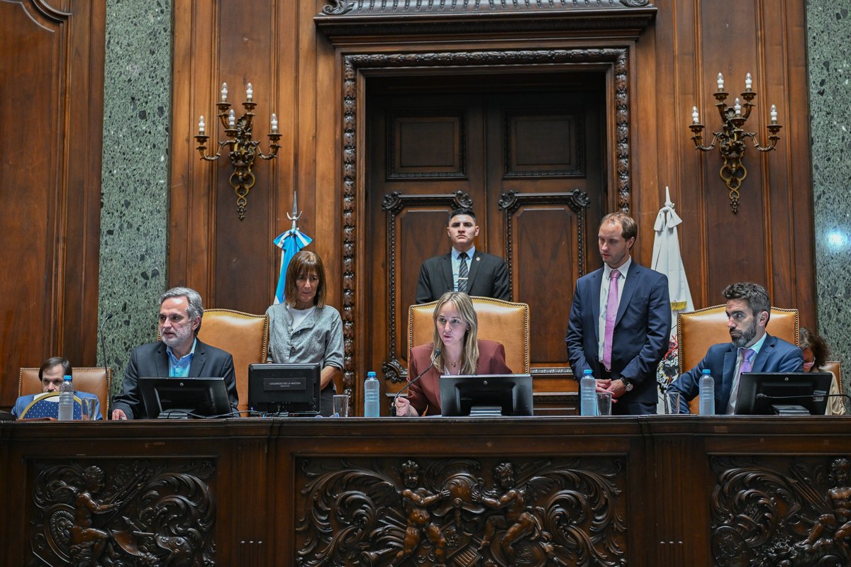 En la última sesión ordinaria aprobamos el #Presupuesto2026, avanzamos con medidas de alivio fiscal y sancionamos el Servicio Penitenciario. Más inversión, seguridad y obra pública; menos trabas e impuestos. Con diálogo y consenso, seguimos transformando la Ciudad.