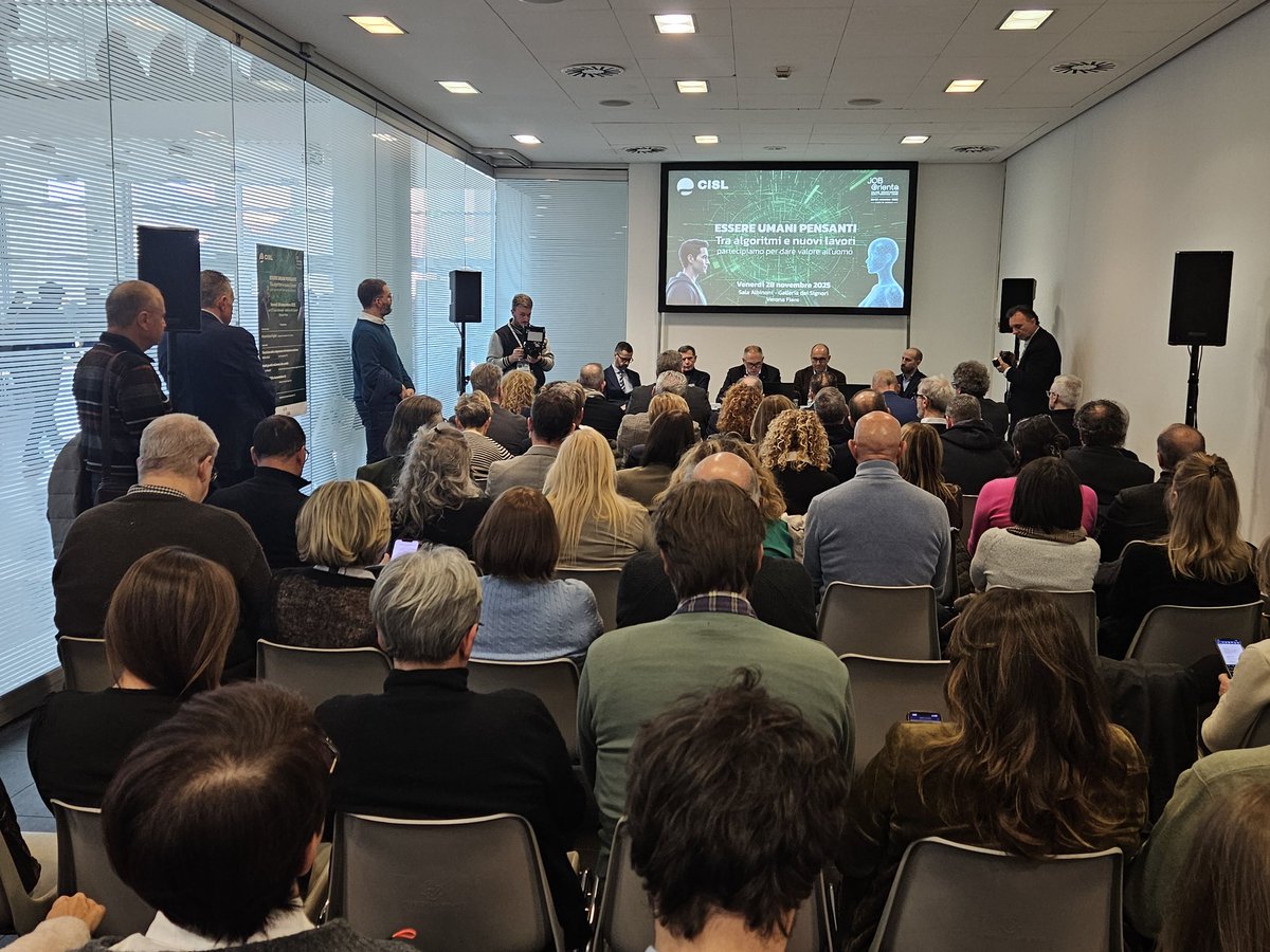 fai_cisl's tweet image. Il Segretario Generale @OnofrioRota e la delegazione #FaiCisl #Veneto partecipano, nell'ambito della 34ª edizione di JOB&amp;amp;Orienta, al convegno organizzato dalla @UsrVeneto sull'intelligenza artificiale, aperto dal Segretario Generale della USR Massimiliano Paglini e concluso dal