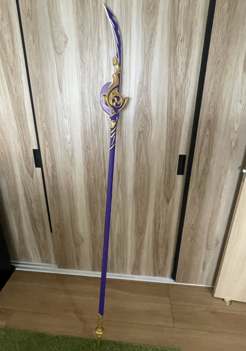 コスプレはしないけどコスプレ用の草薙の稲光は持ってます

長さは180cmで私よりでかいです😁