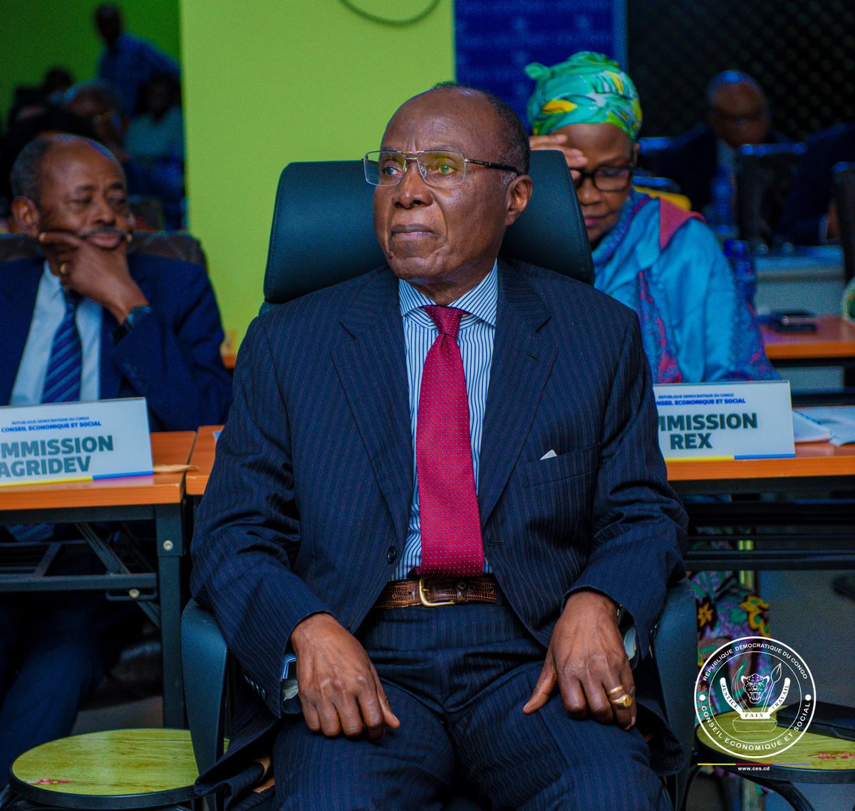 mbulayi_650's tweet image. Rdc- Réduction de la dépendance économique, processus pour le développement endogène, un projet d&apos;avis présenté par la commission ECOFIN à été adopté lors d la plénière de ce vendredi 28 NOV au conseil économique et social sous la conduite de JP KIWAKANA.