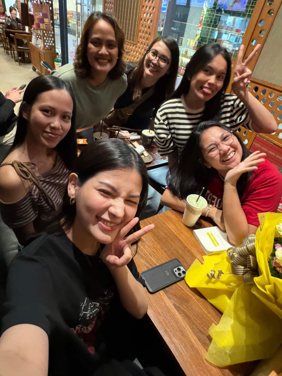 _azapralphic's tweet image. Razzles from Cebu naman ang bida wahahahahaha so happy for you guys 🥹💛