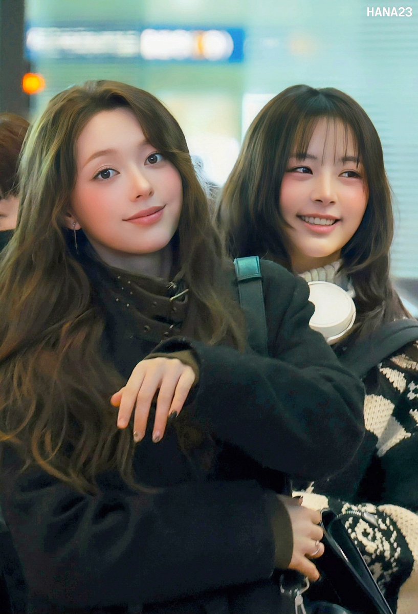 LIM_HANA_23's tweet image. 251128 

스트롱 메보즈💛

#HANA #하나 #CHANELLEMOON #문샤넬 #FIFTYFIFTY #피프티피프티