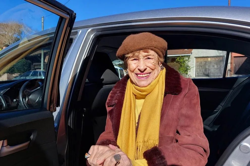 agustin_neme's tweet photo. Con mucha tristeza despedimos a Sonia Fava. Una mujer que deja un legado imborrable. Un ejemplo de trabajo, esfuerzo, compromiso y un enorme amor por Mar del Plata.
Gracias Sonia.
Mi abrazo y acompañamiento para toda su familia. https://t.co/fqvigTxBbH