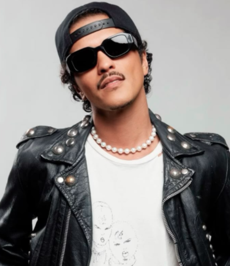 AboutMusicYT's tweet image. Bruno Mars wins a Daesang at the 2025 MAMA Awards.