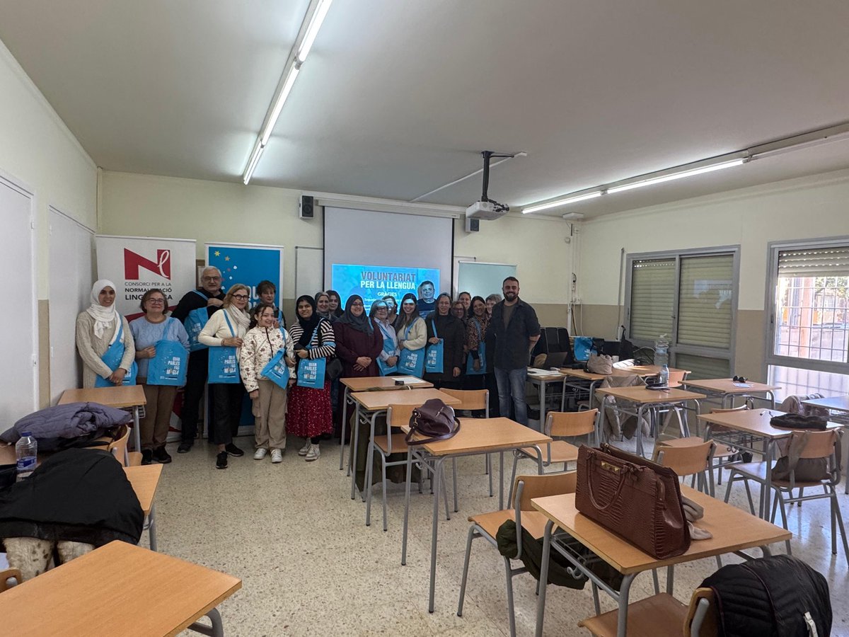 Avui s’ha fet l’acte públic per presentar les Parelles Lingüístiques que s'han constituït al CFA Reus gràcies a l'impuls de la associació Amics del CFA.
Moltes gràcies a tots qel que hi participeu.