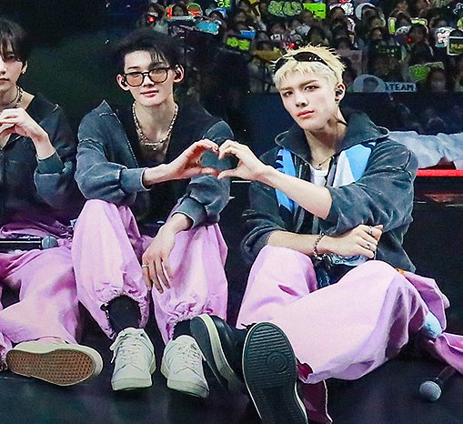 asckura's tweet image. the way majo look in this con...dont even talk to me