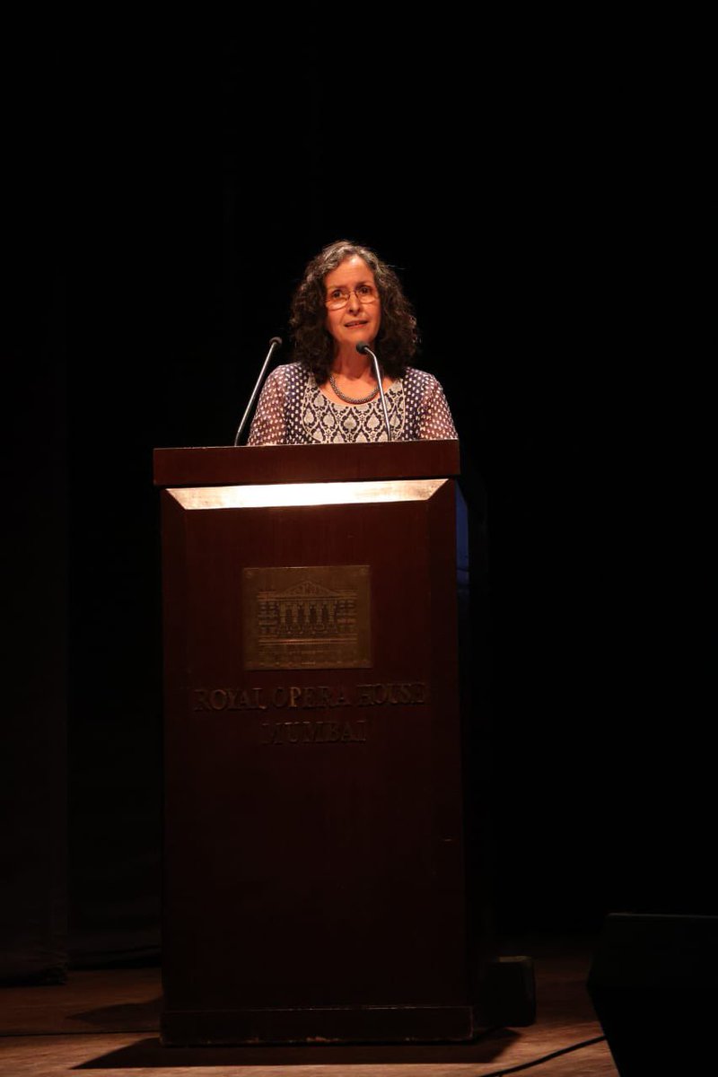 HarperCollins tweet media