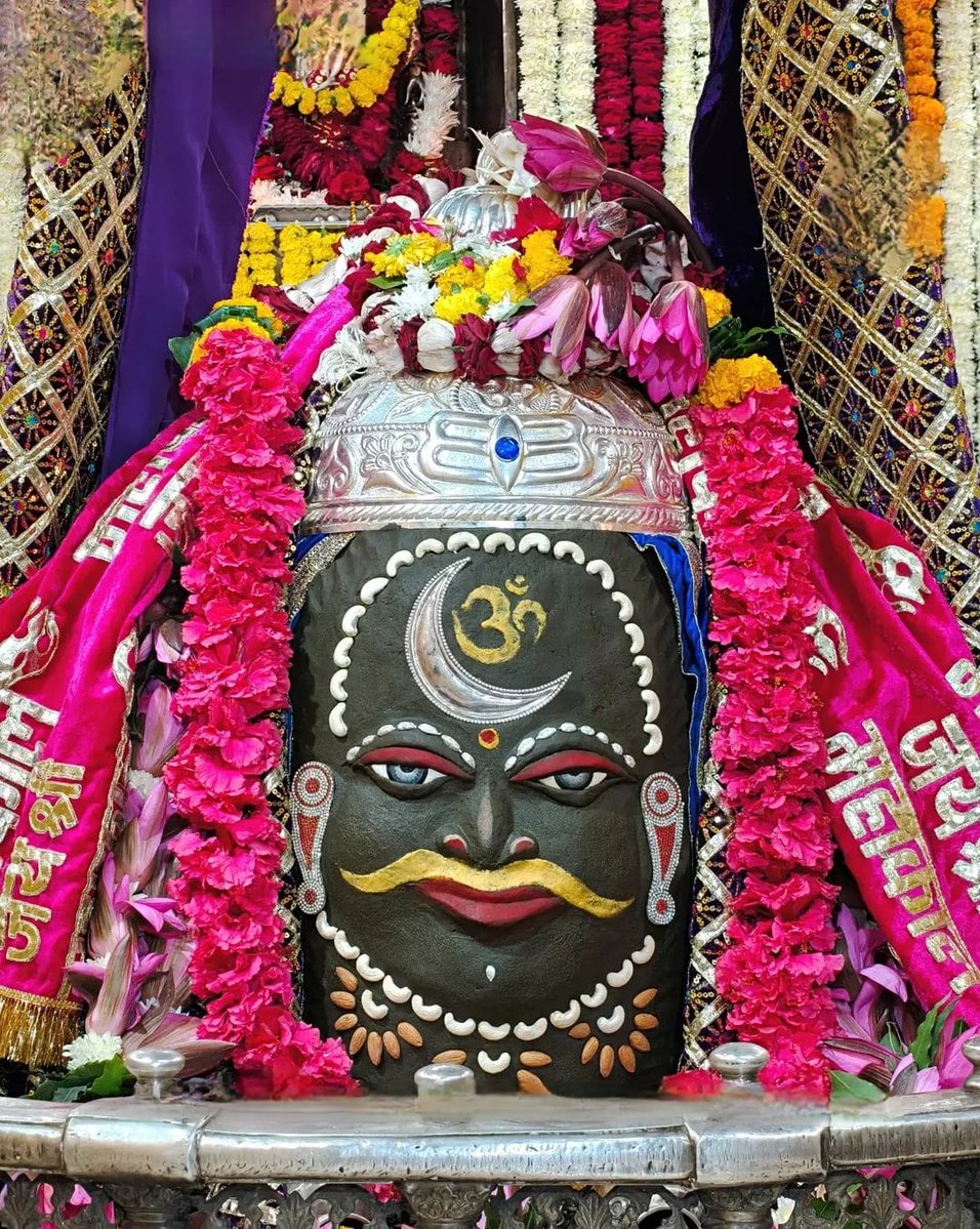 govindkhalotiya's tweet image. 🙏🌹 जय श्री महाकाल 🌹🙏
श्री महाकालेश्वर ज्योतिर्लिंग जी का संध्या श्रंगार आरती दर्शन 
28 नवंबर 2025 (शुक्रवार)
ll🌿सत सृष्टि तांडव रचयिता💐
🌹नटराज राज नमो नम🌸ll
ll🌞हे आद्य गुरु शंकर पिता 🌺
🐍नटराज राज नमो नमः...🐂ll
#mahakal_daily_darshan #mahadev #mahakal #ॐ_नमः_शिवाय