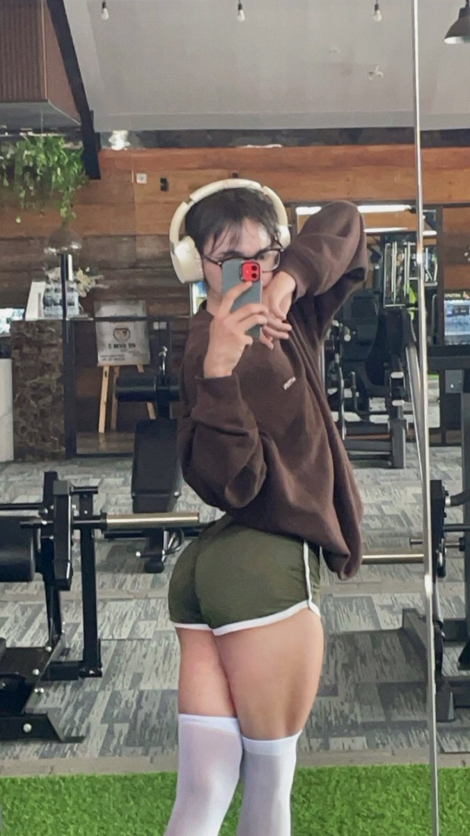 deadsshit's tweet photo. backshot in front of a mirror would make me happy honestly https://t.co/vm5VJeURRZ