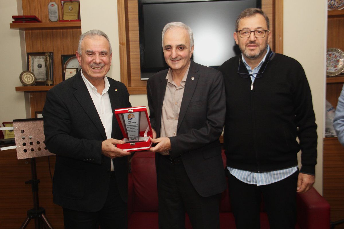 Yönetim Kurulu Başkanımız Eyyüp Ergan, Trabzon Liselerinden Yetişenler Kültür ve Dayanışma Derneği-Vakfı  tarafından düzenlenen “Fındıkta Zararlılar ve Kahverengi Kokarca Tehlikesi” konulu konferansa konuşmacı olarak katıldı. 
tb.org.tr/tr/findikta-te…