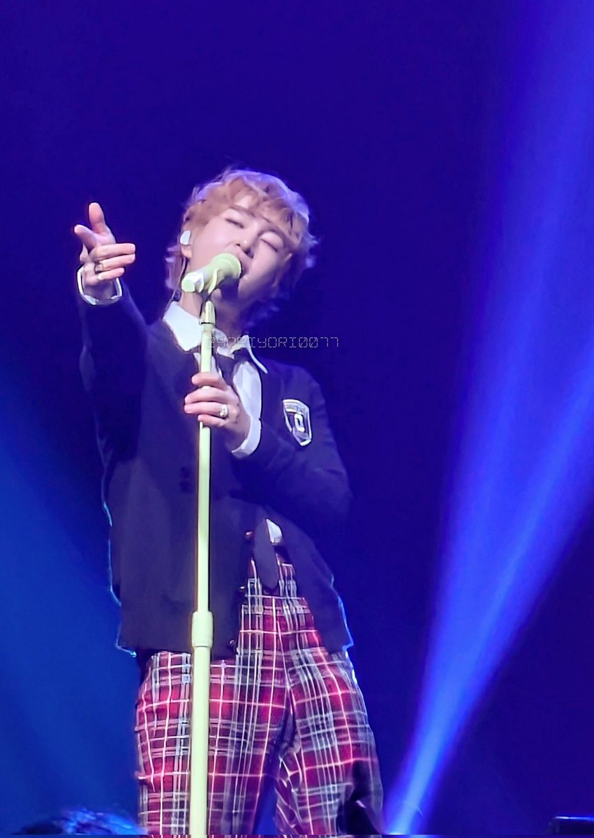 yoriyori0077's tweet image. ONEW THE LIVE: PERCENT (%) in Berlin

オニュさん欧州ツアーの最終地はドイツ・ベルリン！
熱い熱いファイナルステージでした。…