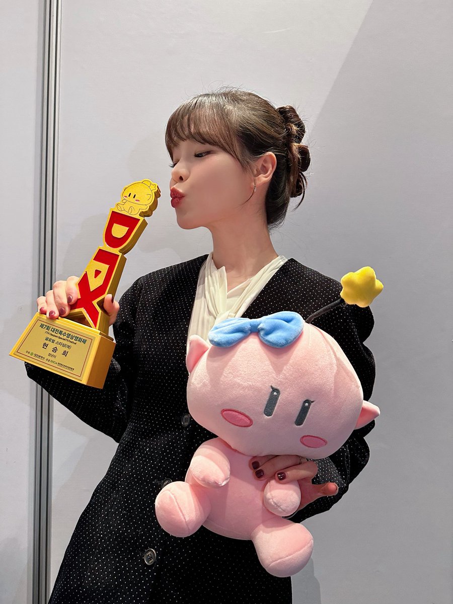 OHMYGIRL_official tweet media