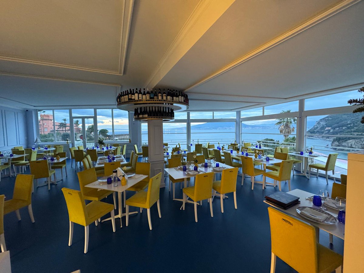 ColorflooringS's tweet image. Nuovo Pavimento in Microcemento Decorativo Blu Cobalto! 
 realizzato al Ristorante Cerasè in Penisola Sorrentina! 📷 Un pavimento in microcemento decorativo blu cobalto che aggiunge eleganza e modernità.
colorflooring.it
tel. 0828 354702
#Microcemento #RistoranteCerasè