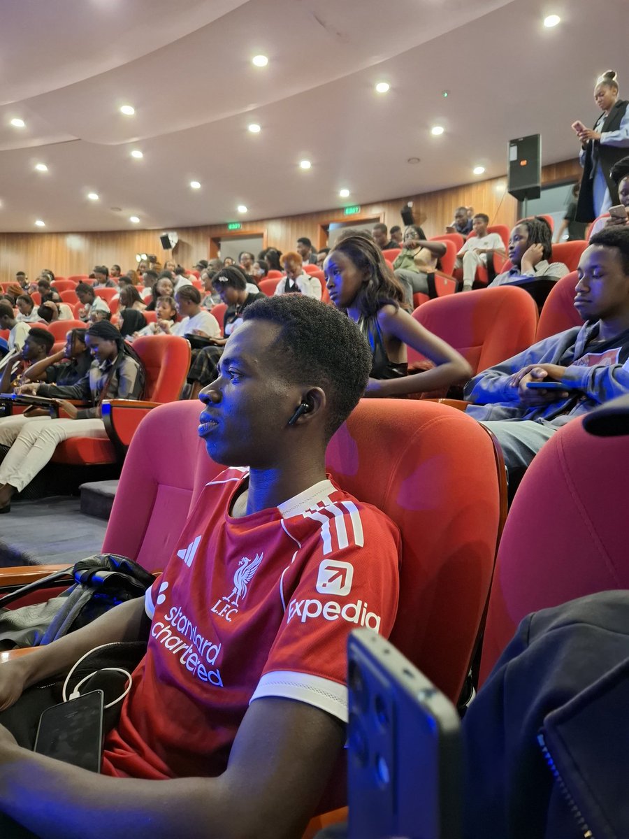laurakissar's tweet photo. Someone behind me just whispered “sasa hii ndio real journalism.” And honestly? Facts only
#WeareUoN 
#Truejournalism 
#Worldwidejournalism https://t.co/9g812DDQZc