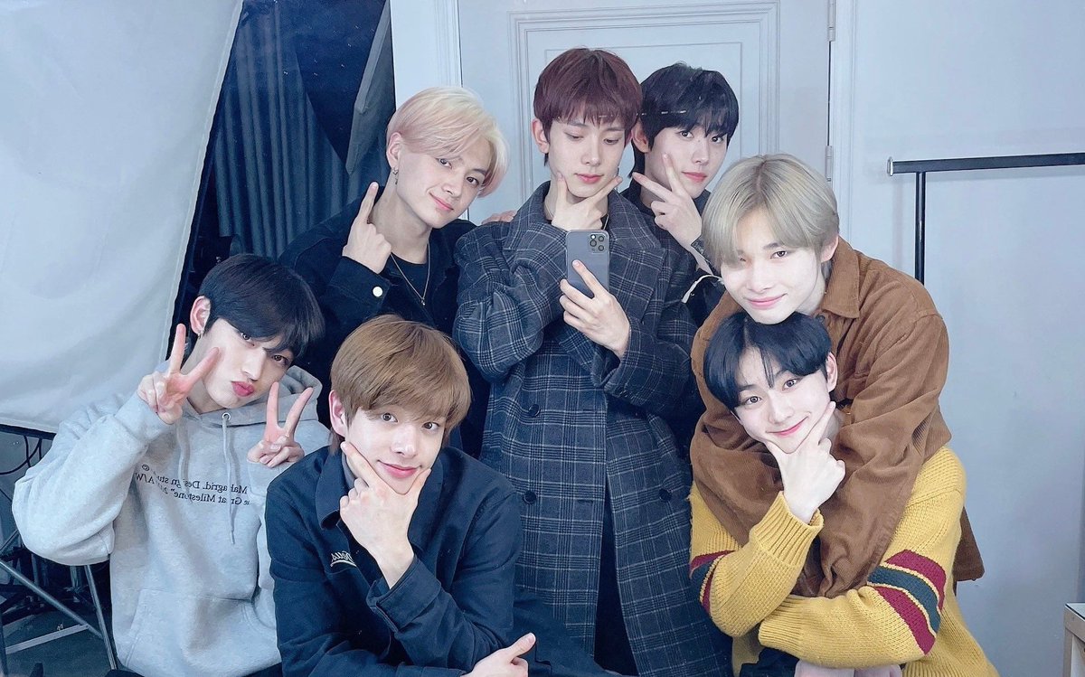 enhapopbase's tweet photo. ENHYPEN turns the FIRST 4th Gen Boygroup to win a Daesang at MAMA Awards. https://t.co/8FUxbqCupL