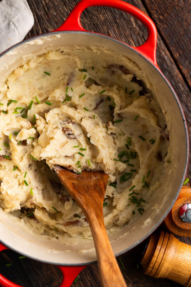 WanderlustKitch's tweet image. Recipe ➡️ tinyurl.com/sbpmbxw5
Red Skin Mashed Potatoes belong on every Thanksgiving table 🦃 Creamy, cozy, and ready for gravy! Make a batch today. #ThanksgivingSides #mashedpotatoes