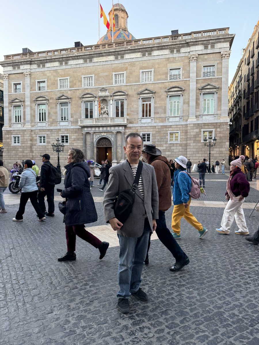 HIGASIDAI's tweet image. スペイン・バルセロナ到着。
ヨーロッパを感じさせる、素敵な街並み。
地下鉄で、市場に行きました。

#スペイン　#バルセロナ　#ブケリア市場　
#東大源