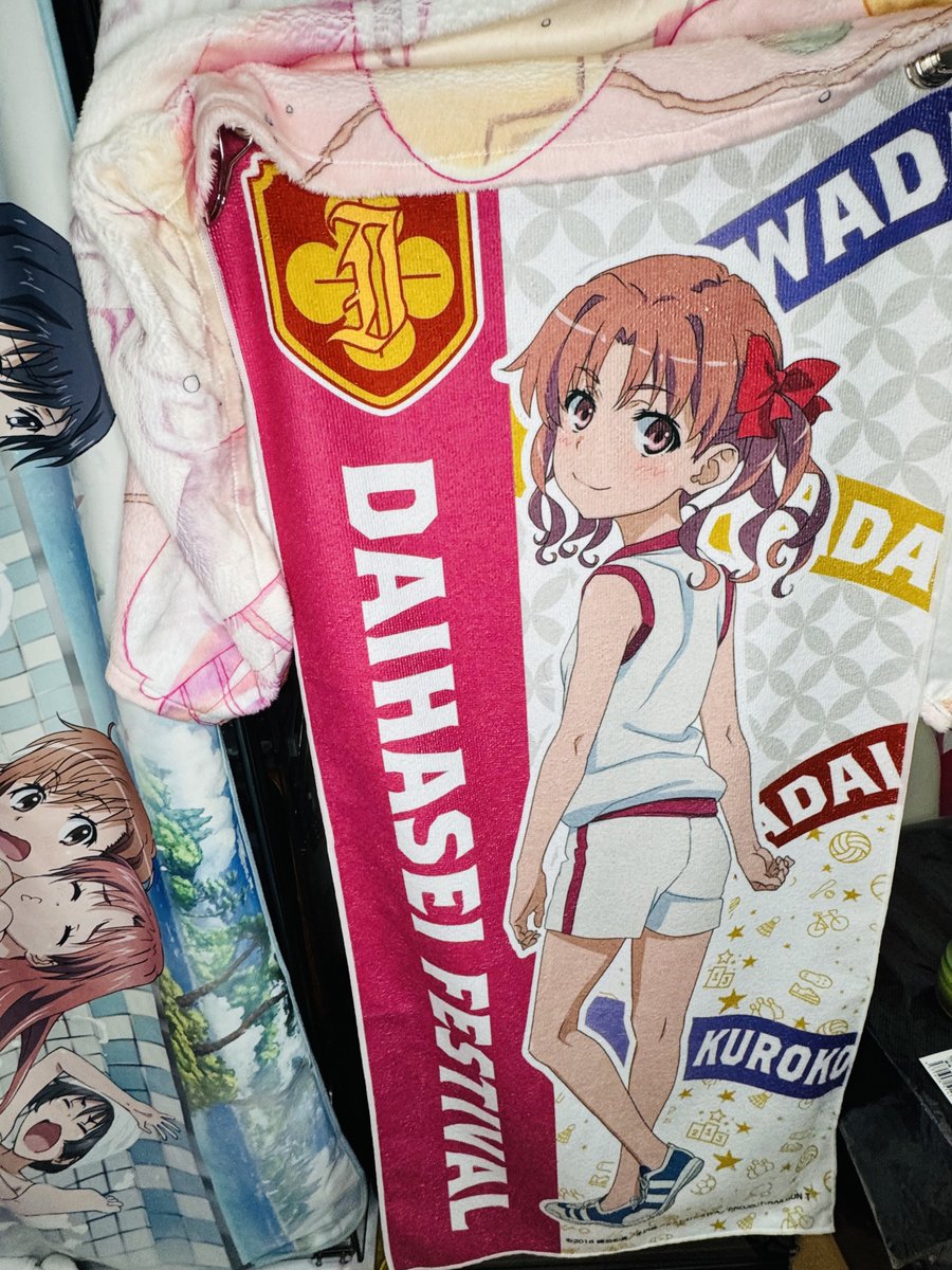 反射してるから画像色々弄ってるけど 防湿庫の日除けに黒子のタオルが