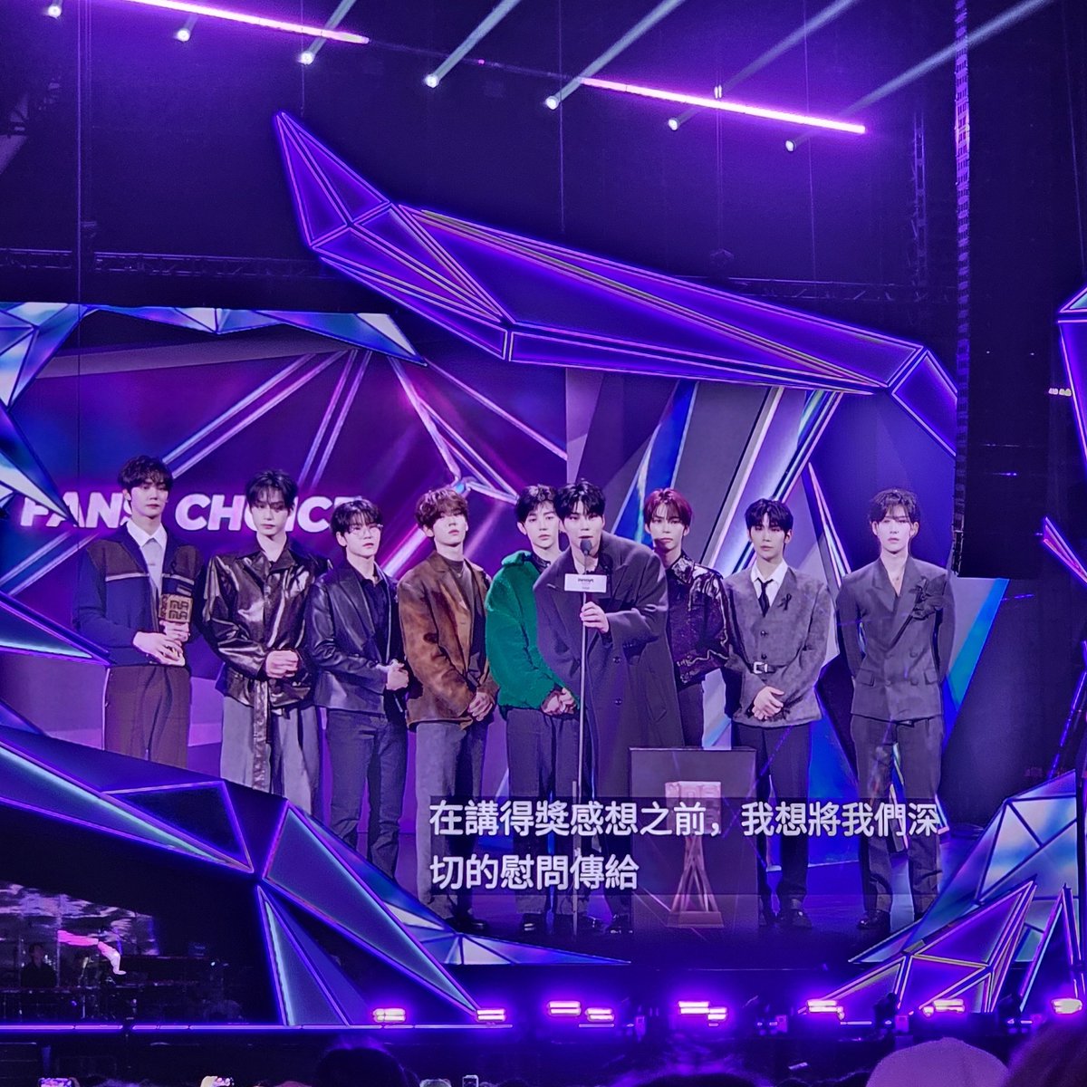 ZEROBASEONE wins the Fans' Choice award! #2025MAMA