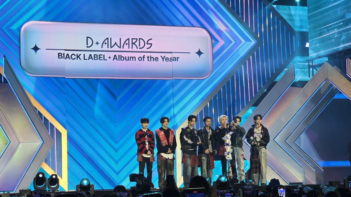 Enhagyy's tweet photo. ENHYPEN NOW HAVE A TOTAL OF 4 DAESANGS.

🏆: D AWARDS ALBUM OF THE YEAR (DAESANG) 
🏆: ASEA ALBUM OF THE YEAR (DAESANG)
🏆: TMA ALBUM OF THE YEAR (DAESANG) 
🏆: MAMA VISA FANS' CHOICE (DAESANG) 🆕 https://t.co/toDJCJq49w