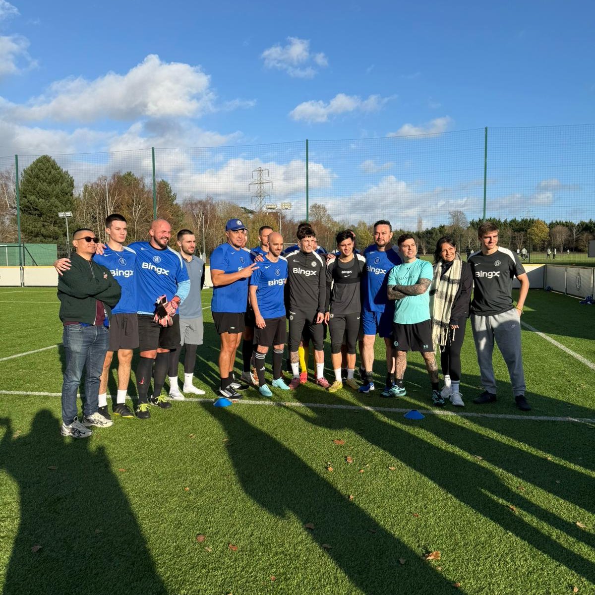 BingXOfficial's tweet image. Reinforcements for @ChelseaFC&apos;s next game have landed!

And honestly, what better strike force than our guests rolling in for the #BingXMatchDay Xperience?

VIP access, player meet-and-greets and a whole lot more to gear up for Sunday’s showdown.