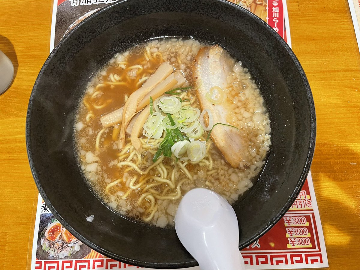 vitohvitoh's tweet photo. 〆のラーメン
番番こ背脂醤油ラーメン
#旭川ラーメン
#醤油ラーメン https://t.co/VMrowK7kKp